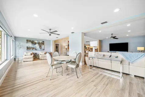 86 Cambridge Lane Boynton Beach FL 33436