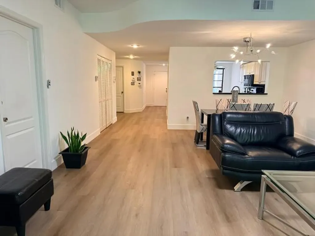 8659 Vía Reale Boca Raton FL 33496
