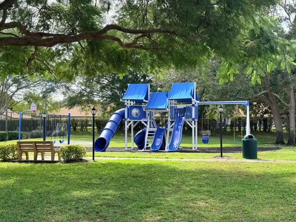8659 Vía Reale Boca Raton FL 33496