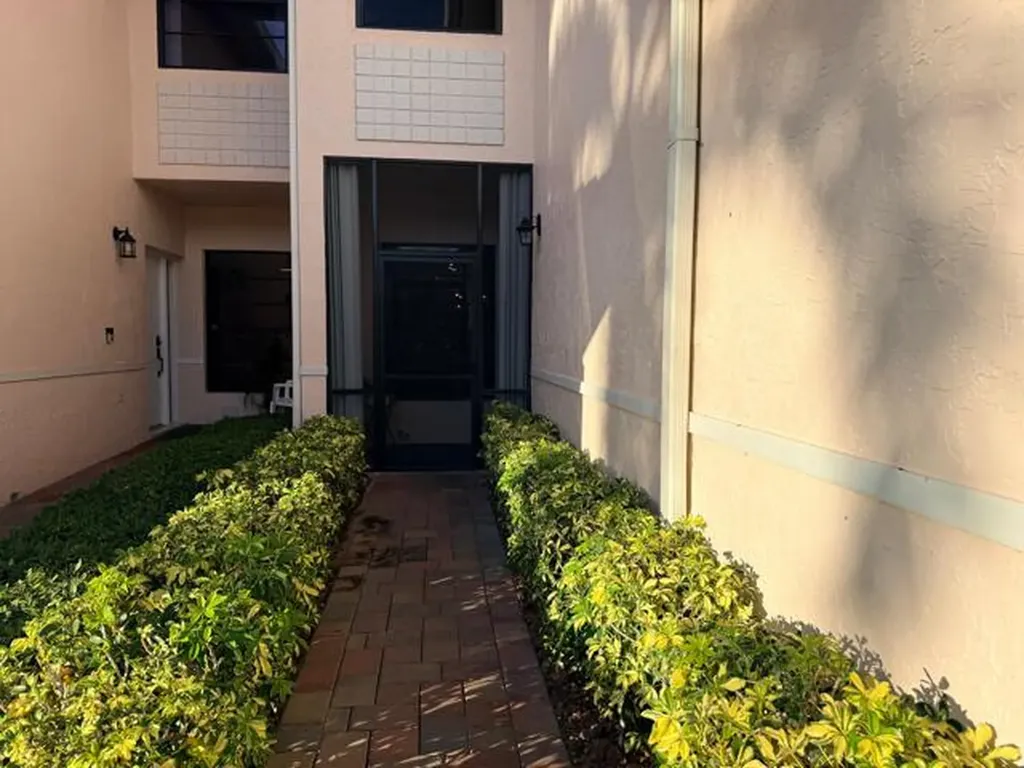 8659 Vía Reale Boca Raton FL 33496