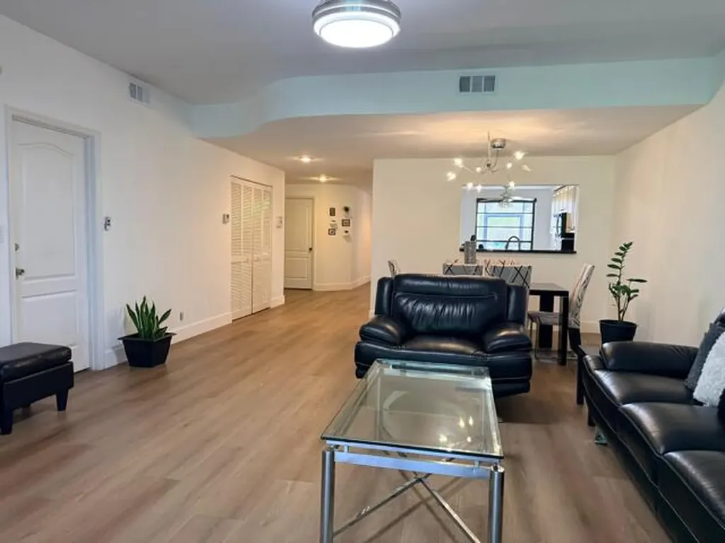 8659 Vía Reale Boca Raton FL 33496