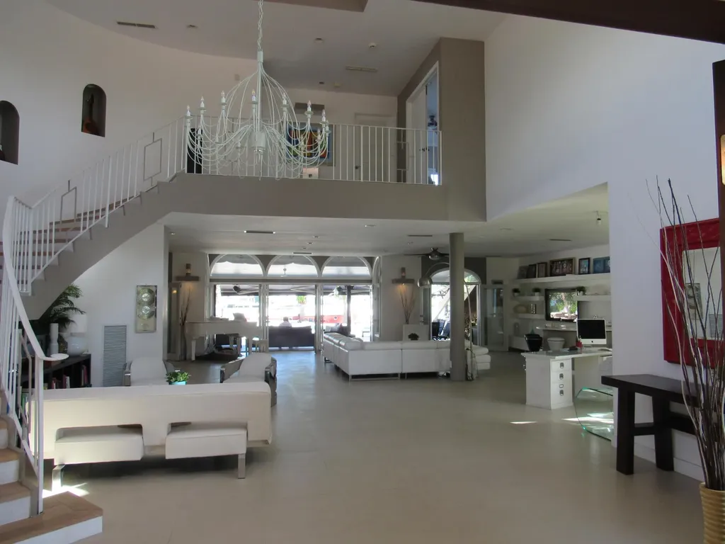 185 Palm Avenue Miami Beach FL 33139