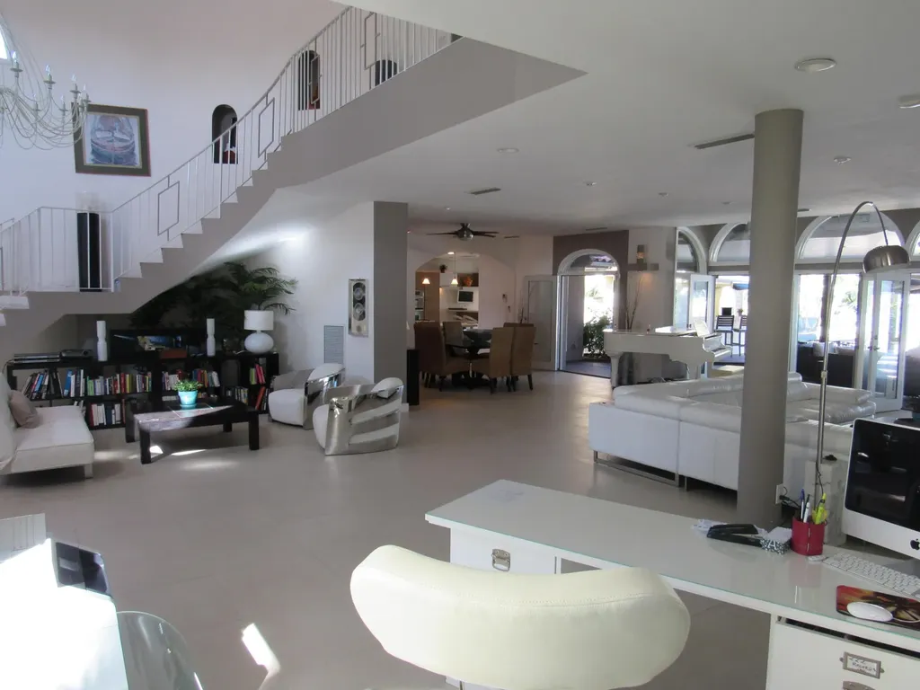 185 Palm Avenue Miami Beach FL 33139