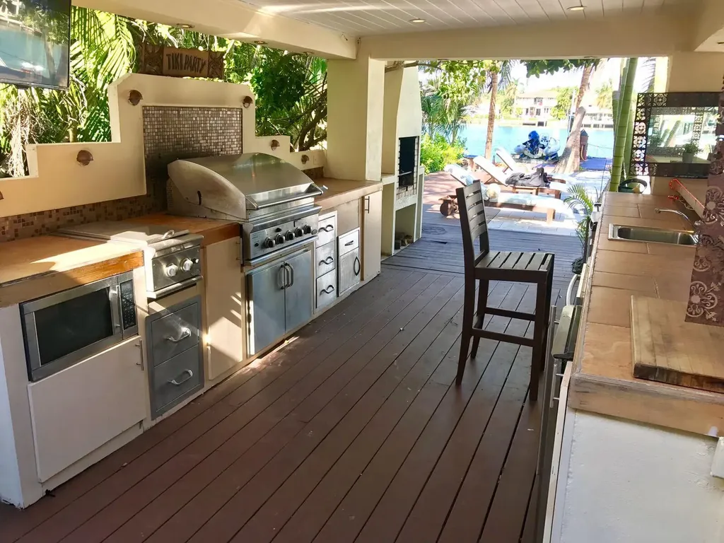 185 Palm Avenue Miami Beach FL 33139