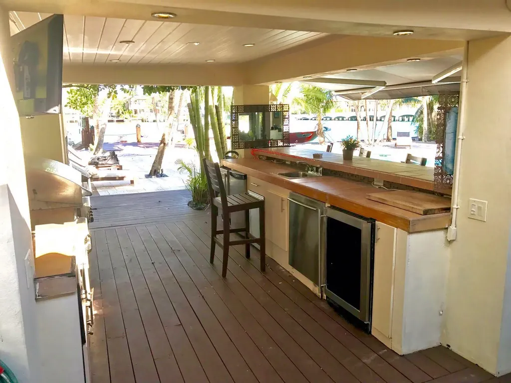 185 Palm Avenue Miami Beach FL 33139
