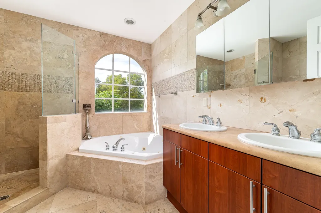 486 SW 5th Street Fort Lauderdale FL 33315