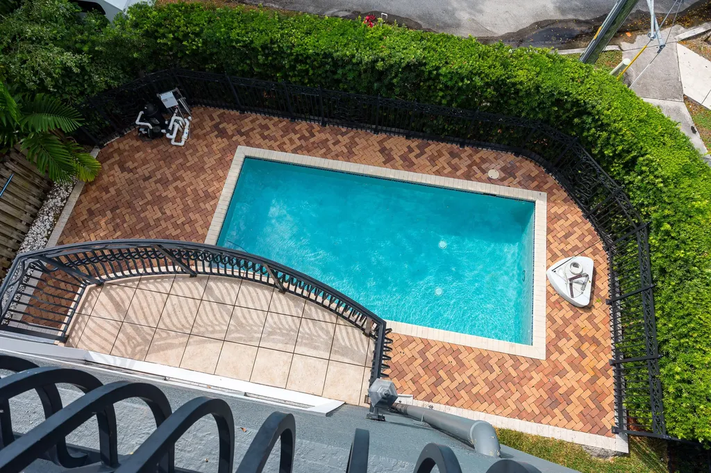 486 SW 5th Street Fort Lauderdale FL 33315