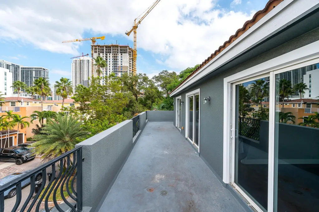 486 SW 5th Street Fort Lauderdale FL 33315