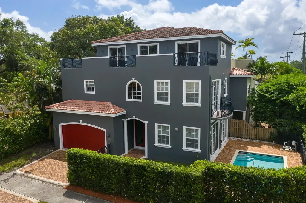 486 SW 5th Street Fort Lauderdale FL 33315