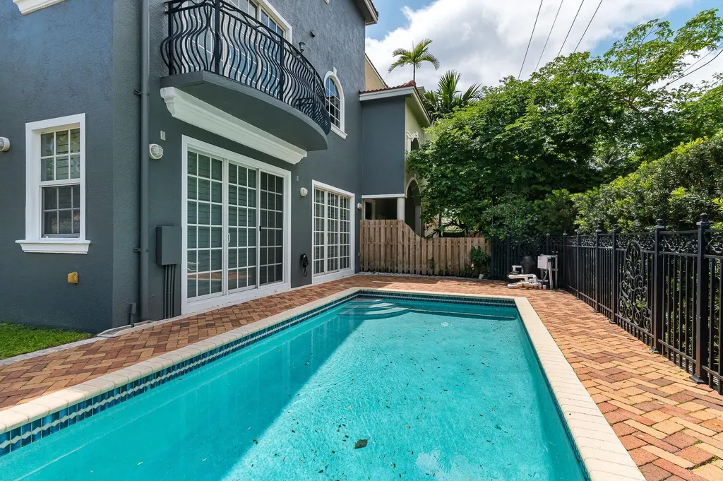486 SW 5th Street Fort Lauderdale FL 33315