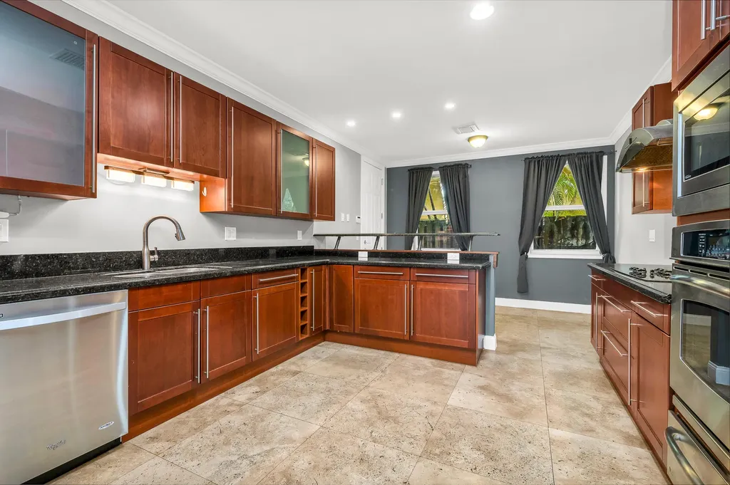 486 SW 5th Street Fort Lauderdale FL 33315