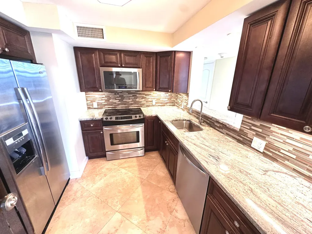 1 Las Olas Circle Fort Lauderdale FL 33316