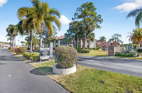 310 Knotty Pine Circle Greenacres FL 33463
