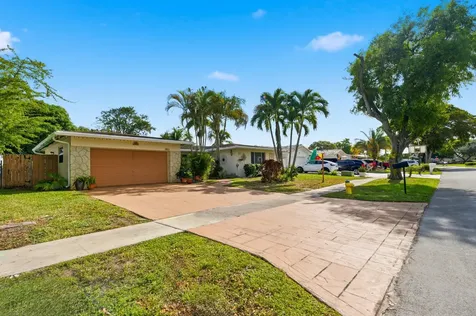 1811 NW 119th Avenue Pembroke Pines FL 33026