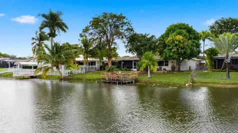1811 NW 119th Avenue Pembroke Pines FL 33026