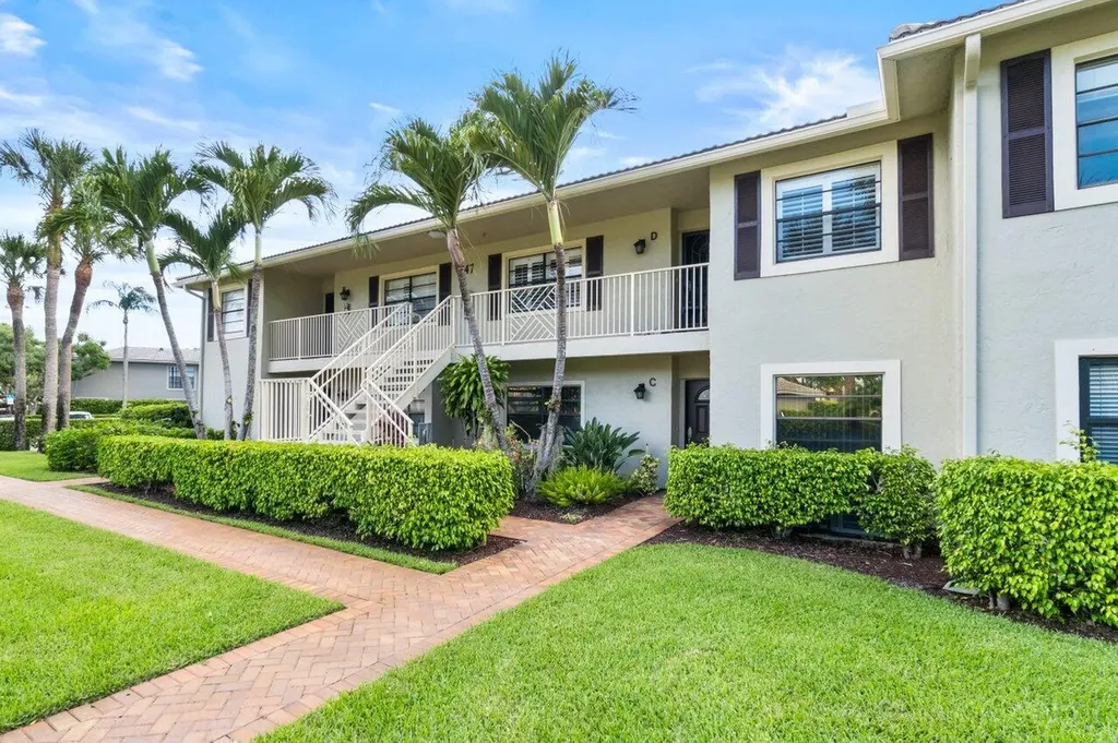 47 Stratford Lane W Boynton Beach FL 33436