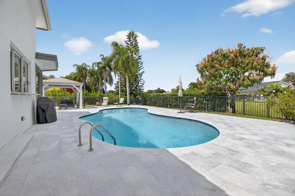 4869 Pineview Circle Delray Beach FL 33445