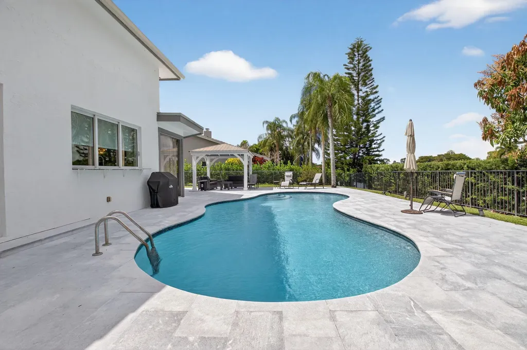 4869 Pineview Circle Delray Beach FL 33445