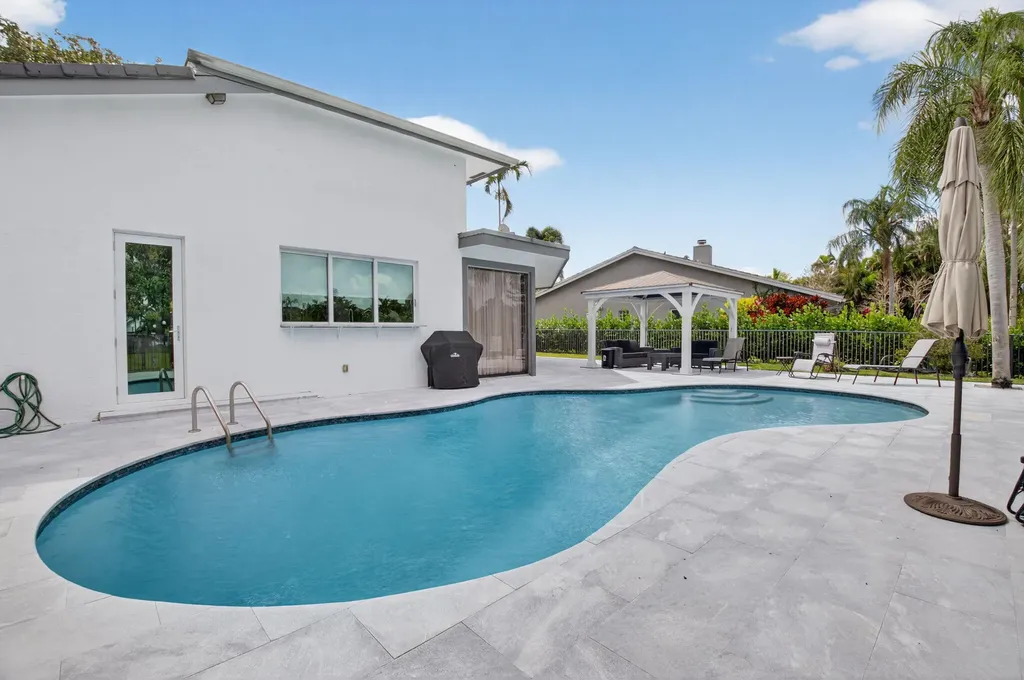 4869 Pineview Circle Delray Beach FL 33445