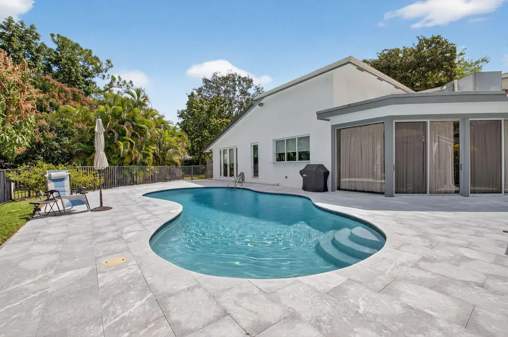 4869 Pineview Circle Delray Beach FL 33445