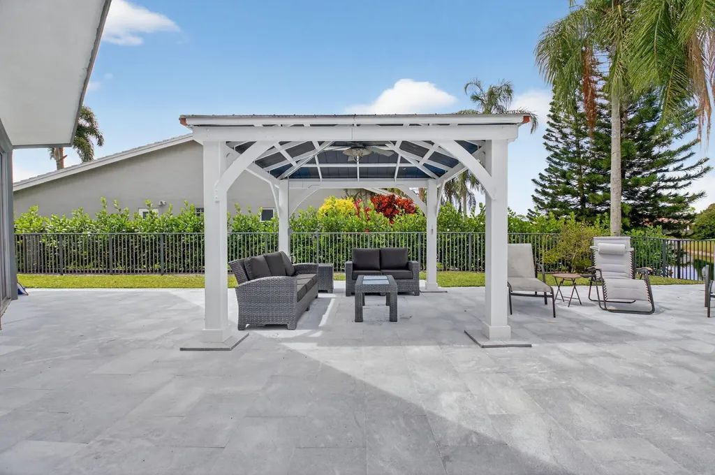 4869 Pineview Circle Delray Beach FL 33445