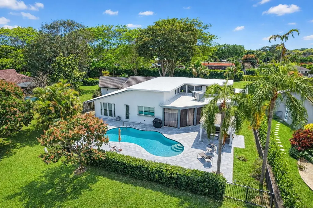 4869 Pineview Circle Delray Beach FL 33445