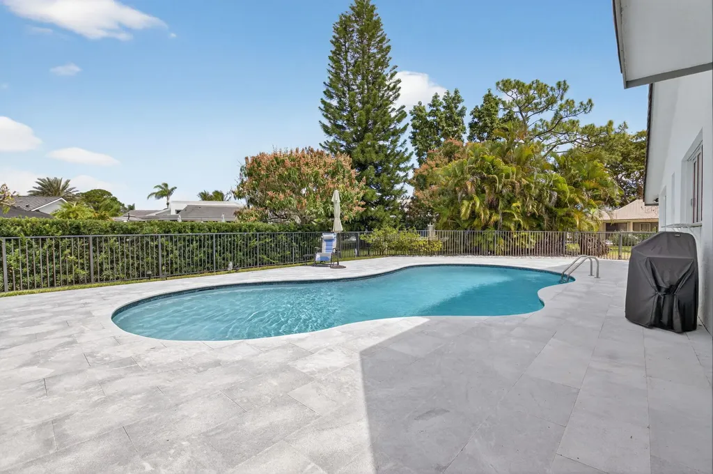 4869 Pineview Circle Delray Beach FL 33445