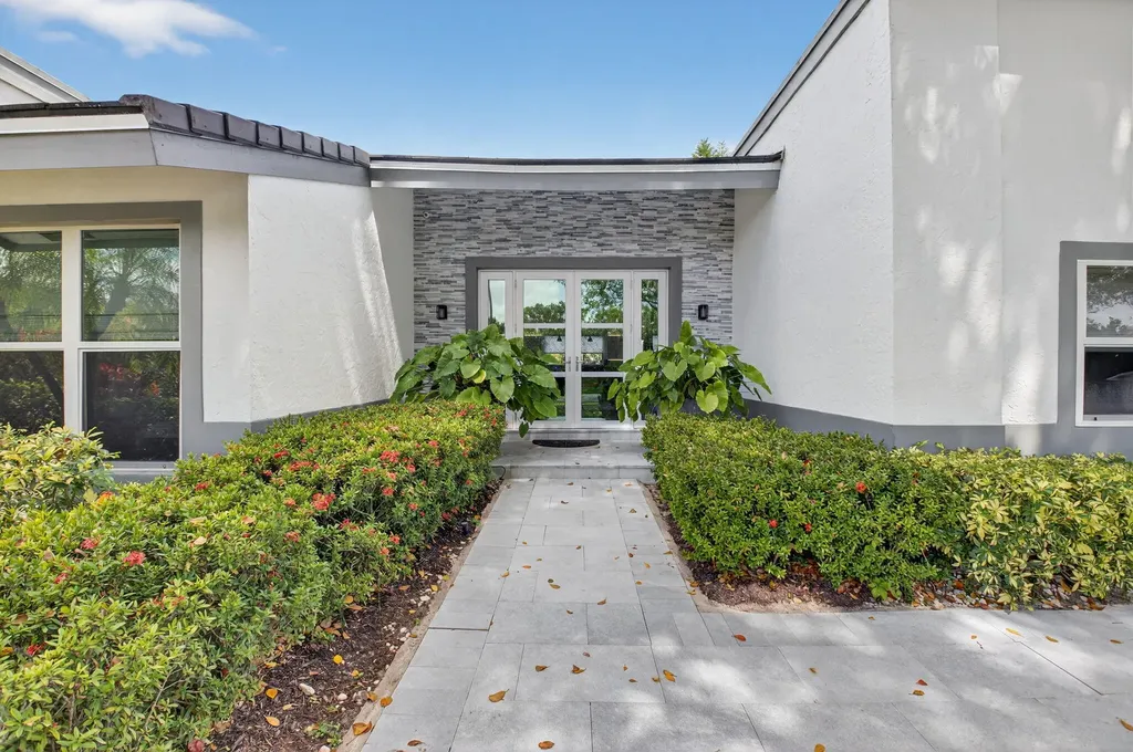 4869 Pineview Circle Delray Beach FL 33445