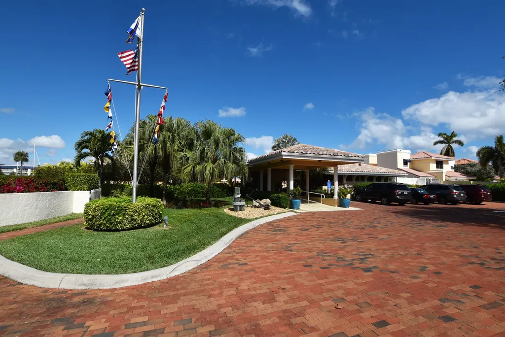 3516 Harbor Circle Delray Beach FL 33483