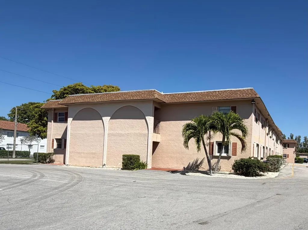 650 SW 2nd SW Boca Raton FL 33432