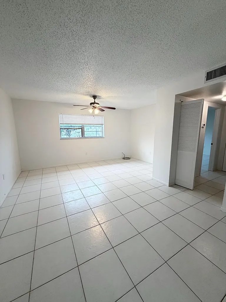 650 SW 2nd SW Boca Raton FL 33432