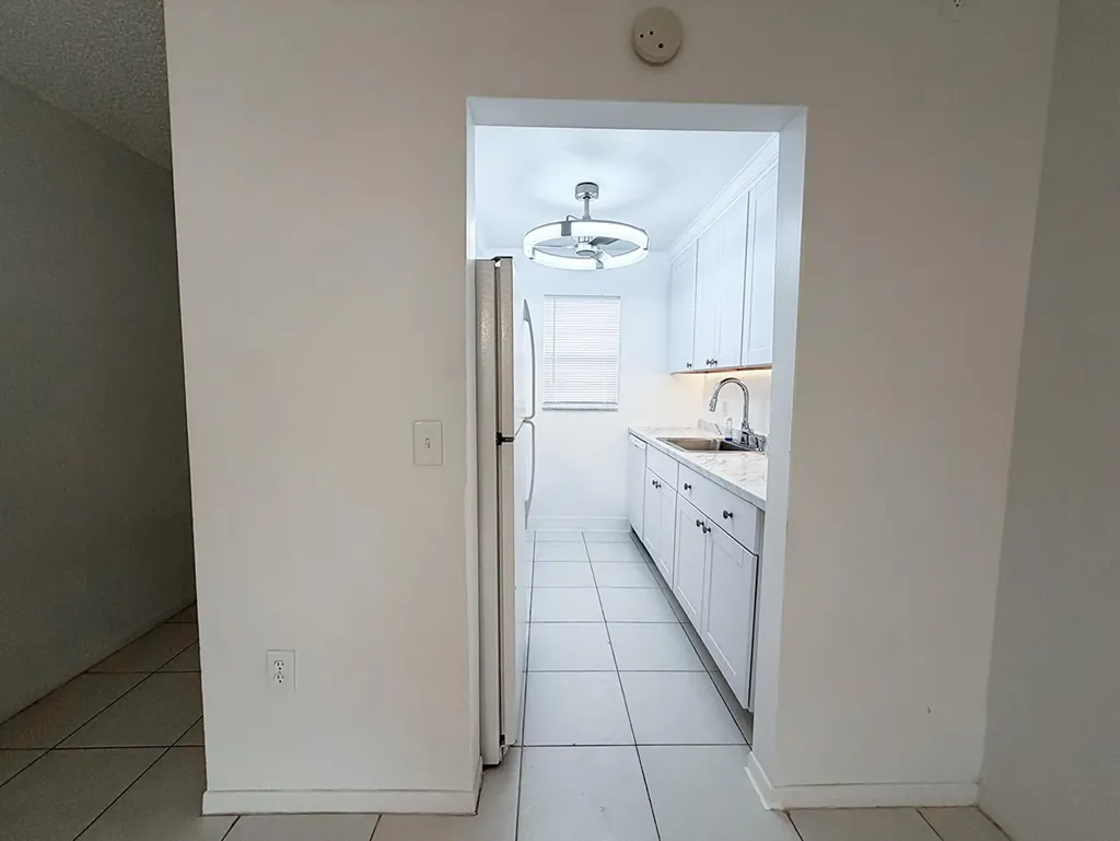 650 SW 2nd SW Boca Raton FL 33432