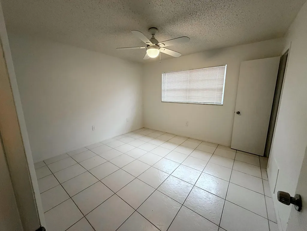 650 SW 2nd SW Boca Raton FL 33432