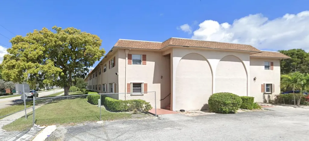 650 SW 2nd SW Boca Raton FL 33432