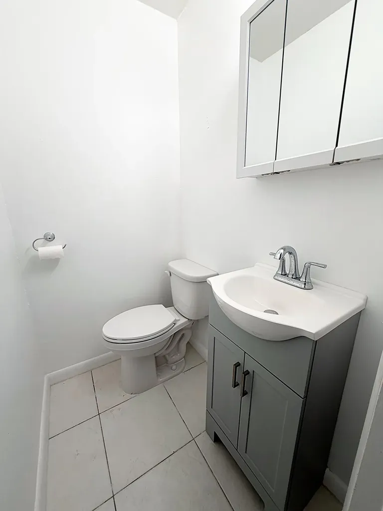 650 SW 2nd SW Boca Raton FL 33432