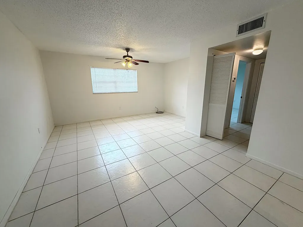 650 SW 2nd SW Boca Raton FL 33432