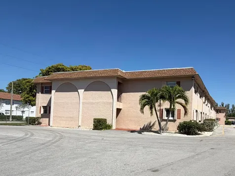 650 SW 2nd SW Boca Raton FL 33432