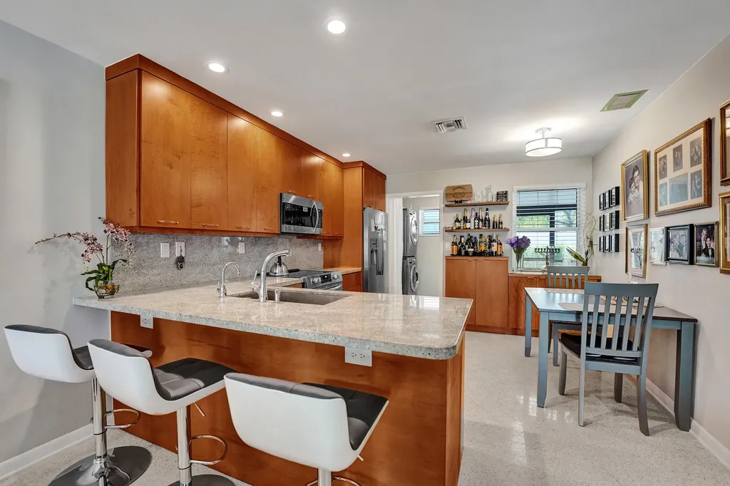 2610 NE 10th Terrace Wilton Manors FL 33334