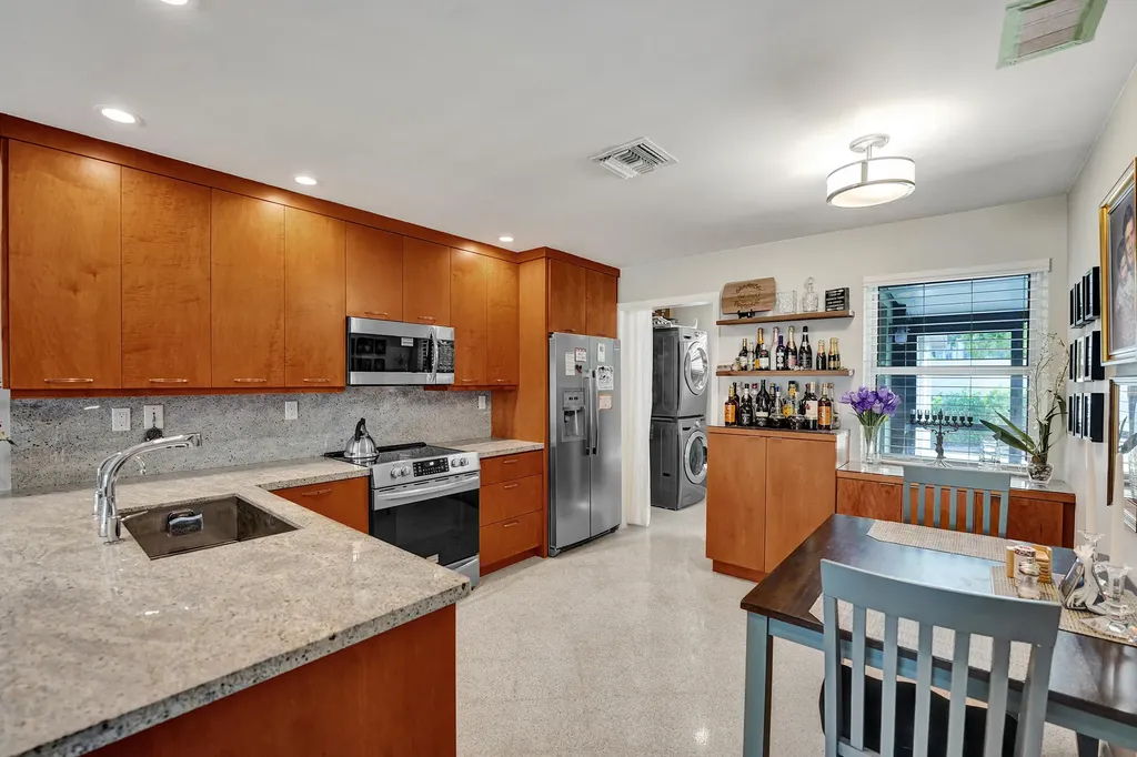 2610 NE 10th Terrace Wilton Manors FL 33334