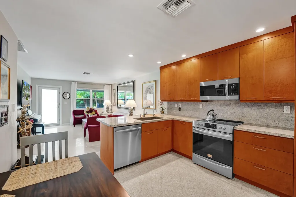 2610 NE 10th Terrace Wilton Manors FL 33334