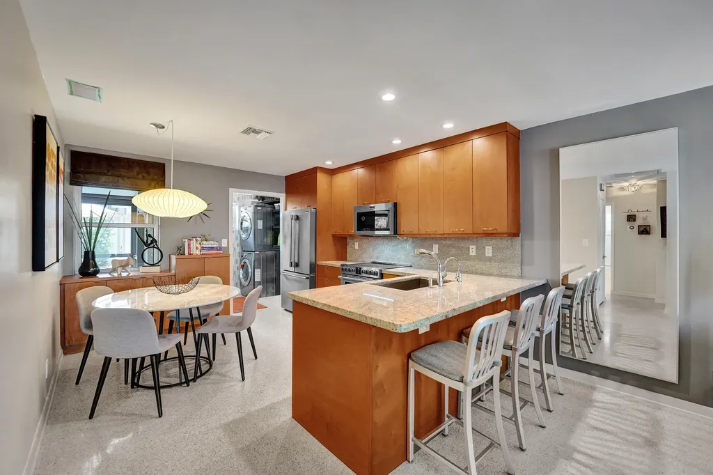 2610 NE 10th Terrace Wilton Manors FL 33334