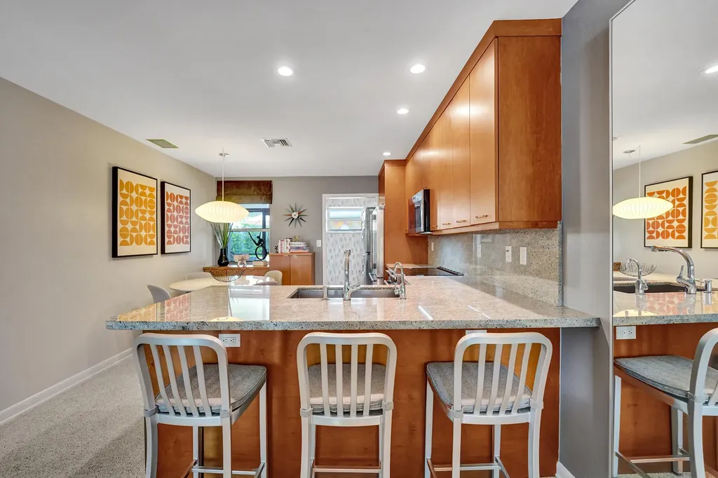 2610 NE 10th Terrace Wilton Manors FL 33334