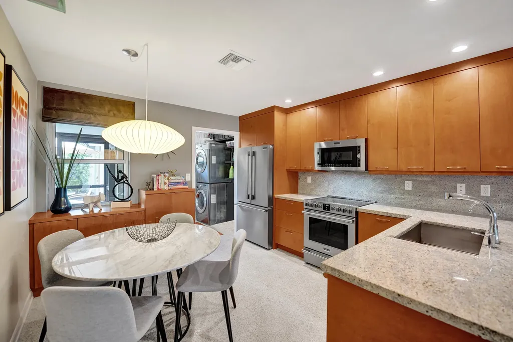 2610 NE 10th Terrace Wilton Manors FL 33334