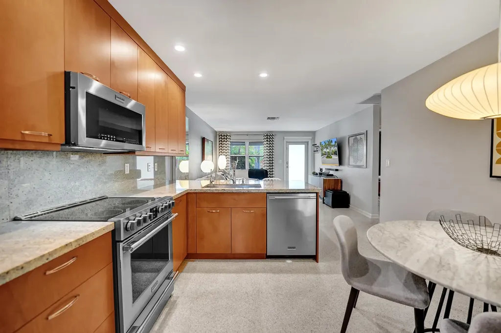 2610 NE 10th Terrace Wilton Manors FL 33334