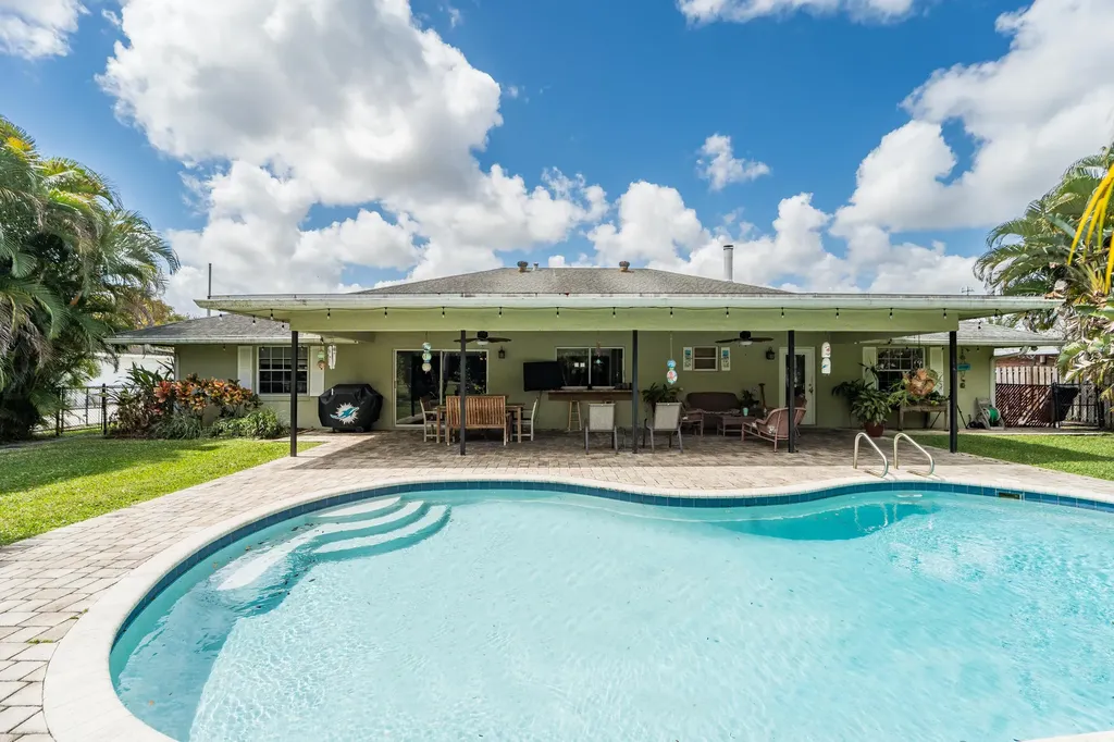 3194 Pebble Beach Drive Lake Worth FL 33467
