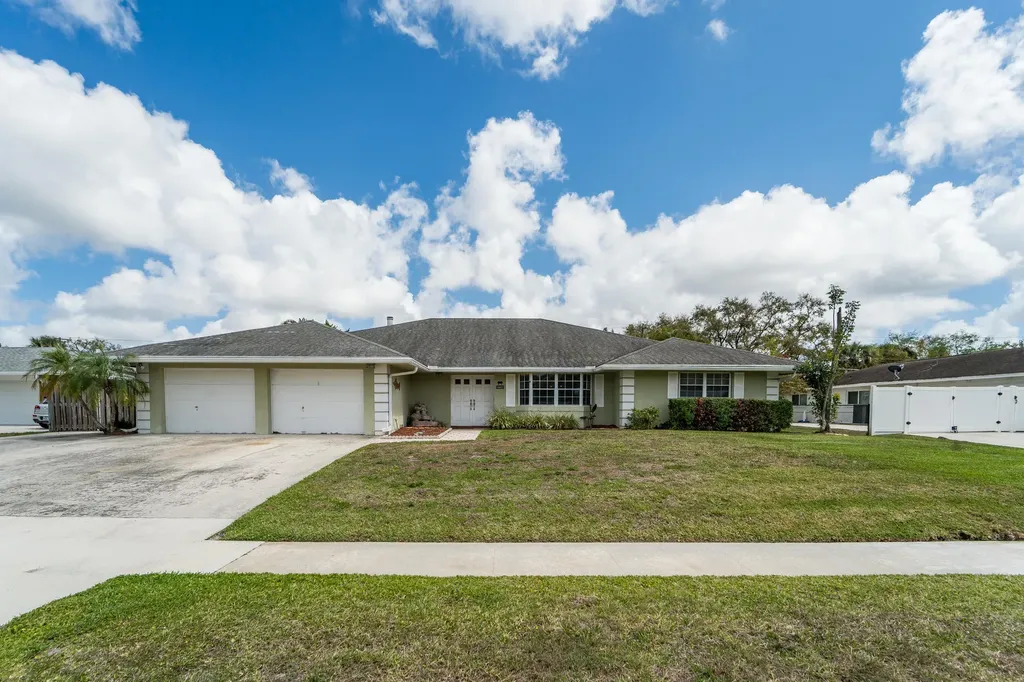3194 Pebble Beach Drive Lake Worth FL 33467