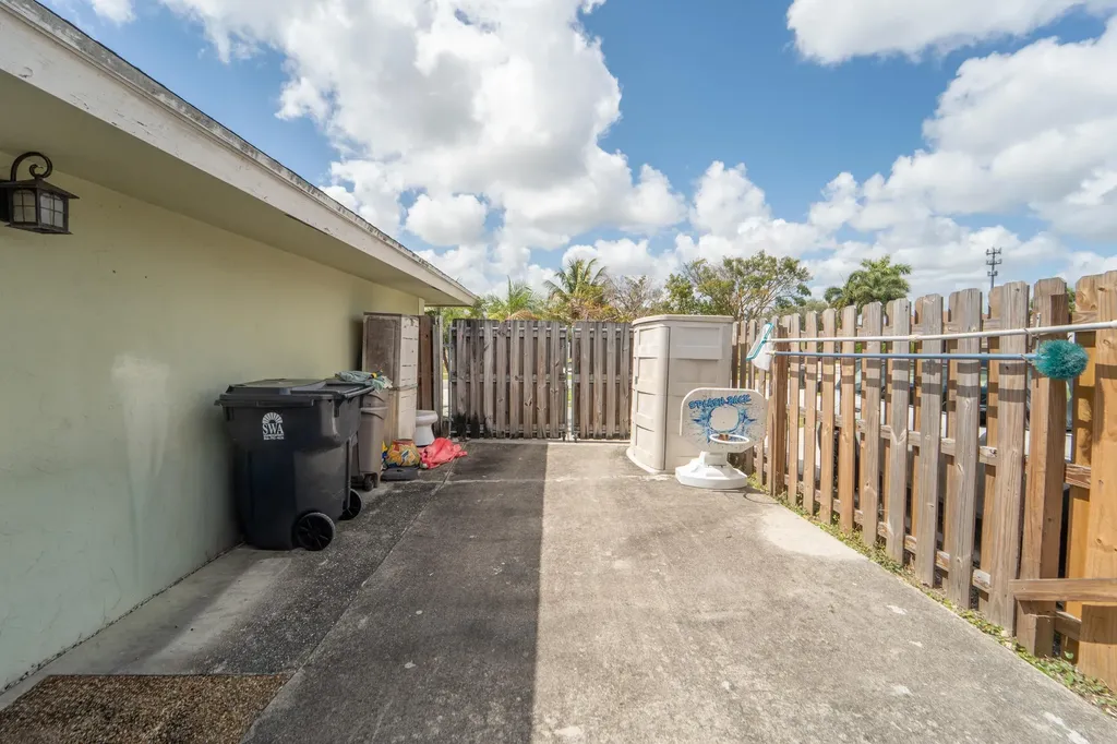3194 Pebble Beach Drive Lake Worth FL 33467