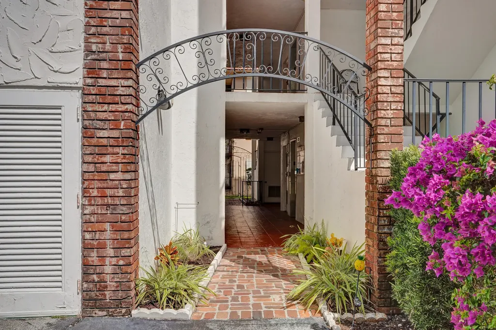 3910 Crystal Lake Drive Deerfield Beach FL 33064