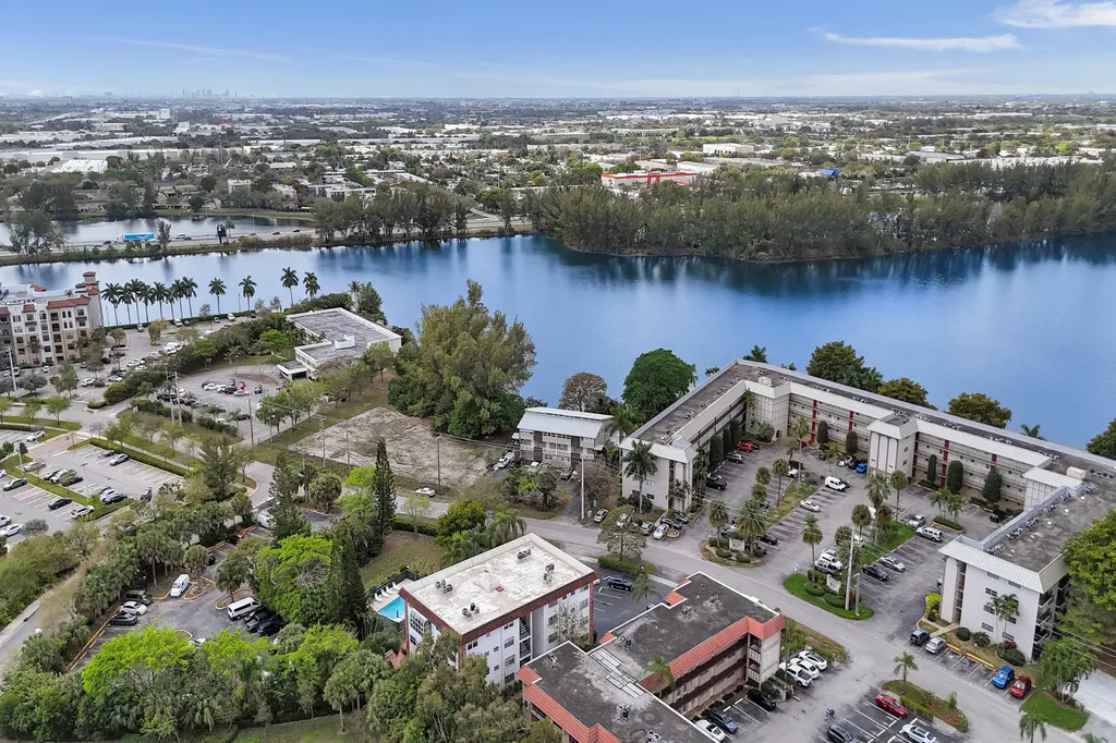 3910 Crystal Lake Drive Deerfield Beach FL 33064