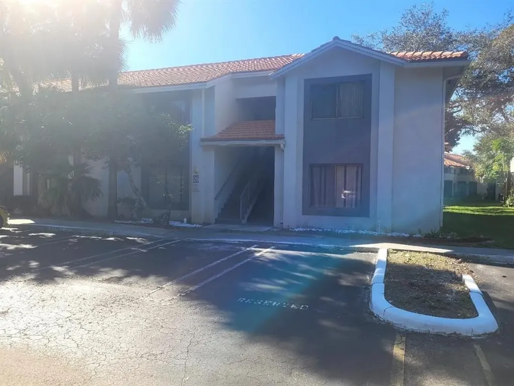 3208 Coral Lake Lane Coral Springs FL 33065